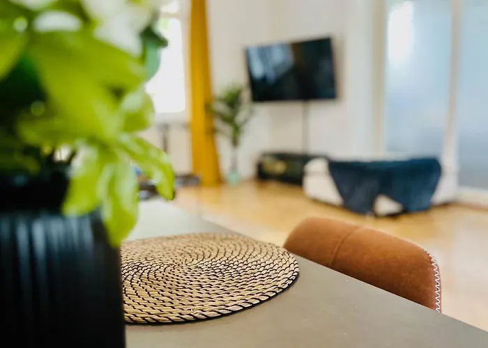 Luxusapartment Im Dichterviertel *garten*parkplatz*wifi* Lejlighed *